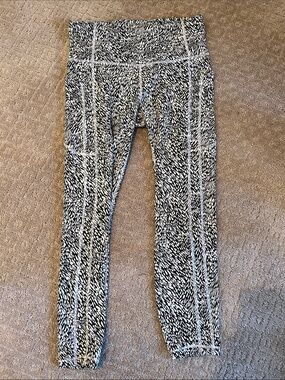 Athleta Ultimate Stash Textured 7/8 Tight